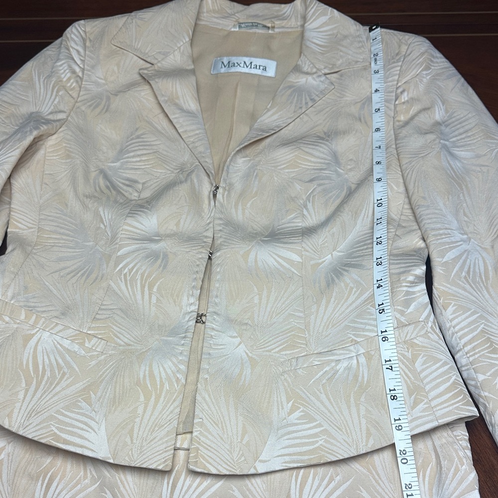 Max Mara Beige Jacquard Skirt Suit • Elegant Tailored Two-Piece • Size 6 - Picture 6 of 16